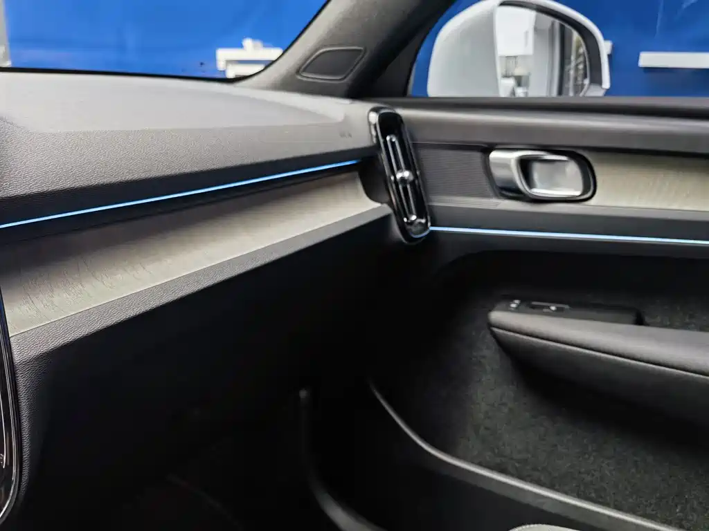 Volvo XC40 — миниатюра 12