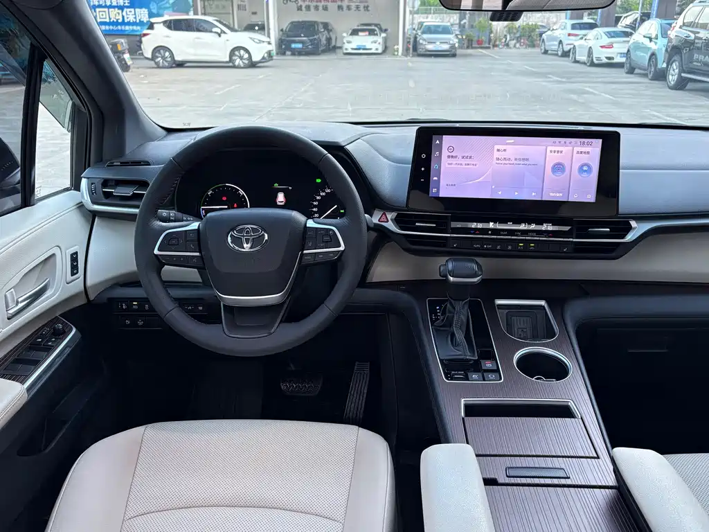 Toyota Granvia 2024 2.5L Luxury PLUS