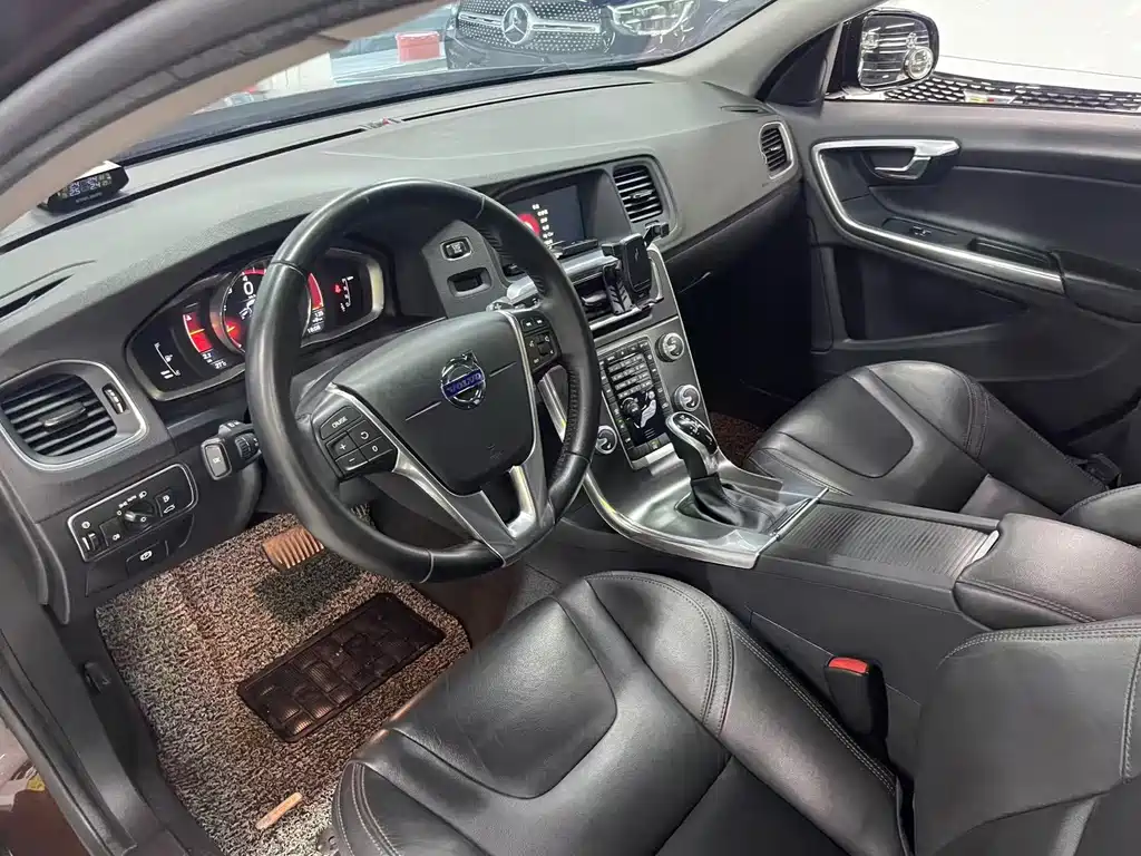Volvo V60 — миниатюра 7