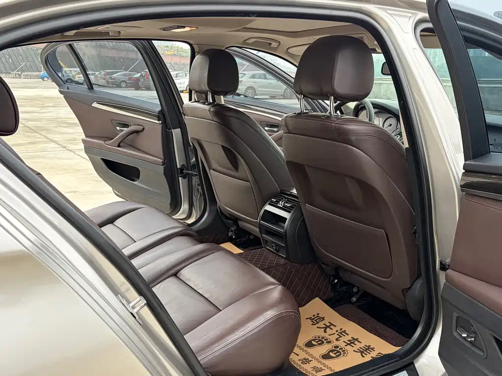 BMW 5 Series — миниатюра 12