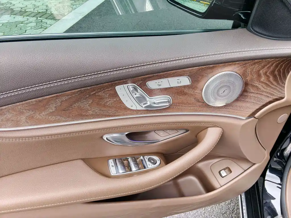 Mercedes-Benz E-Class — миниатюра 14