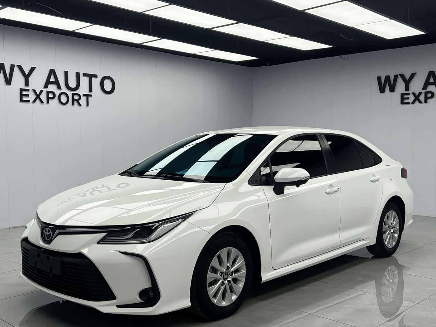 Toyota Corolla 1.5 л 2022 г. Белый, пробег 24000 км