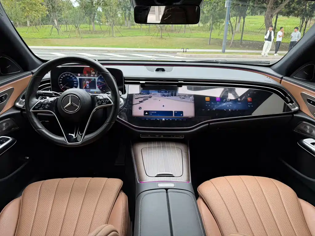 Mercedes-Benz E-Class — миниатюра 5