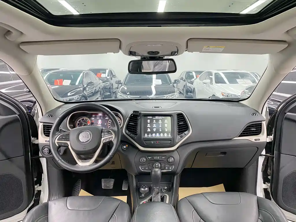 Jeep Cherokee — миниатюра 9