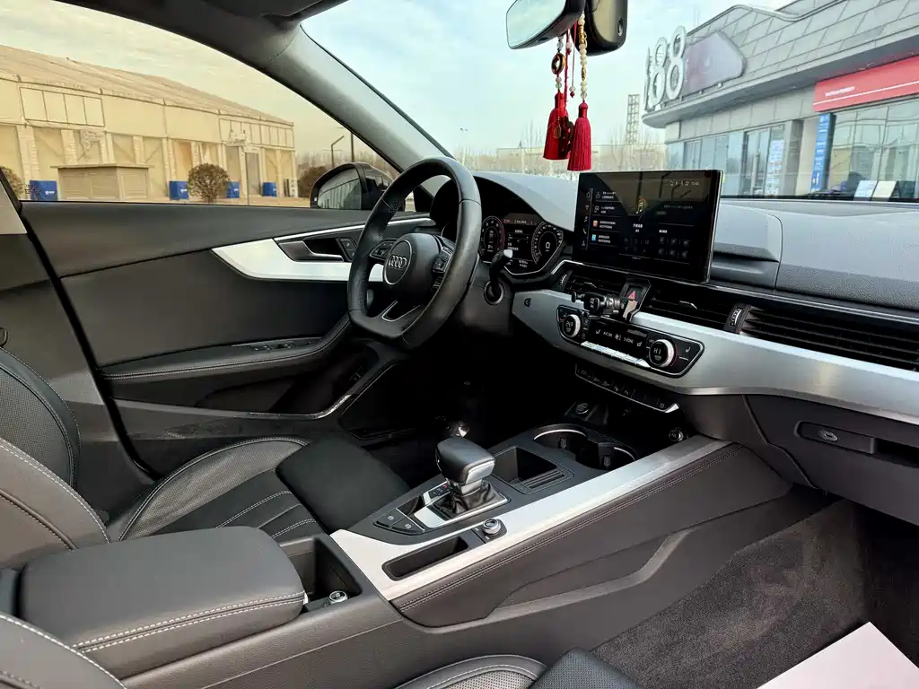 Audi A4L 2022 40 TFSI Luxury