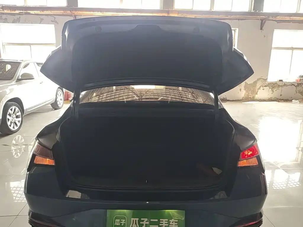 Hyundai Elantra — миниатюра 19