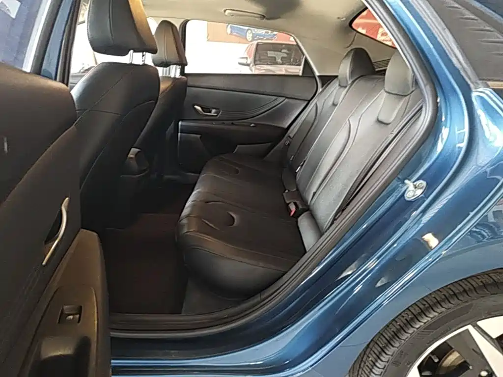 Hyundai Elantra — миниатюра 17