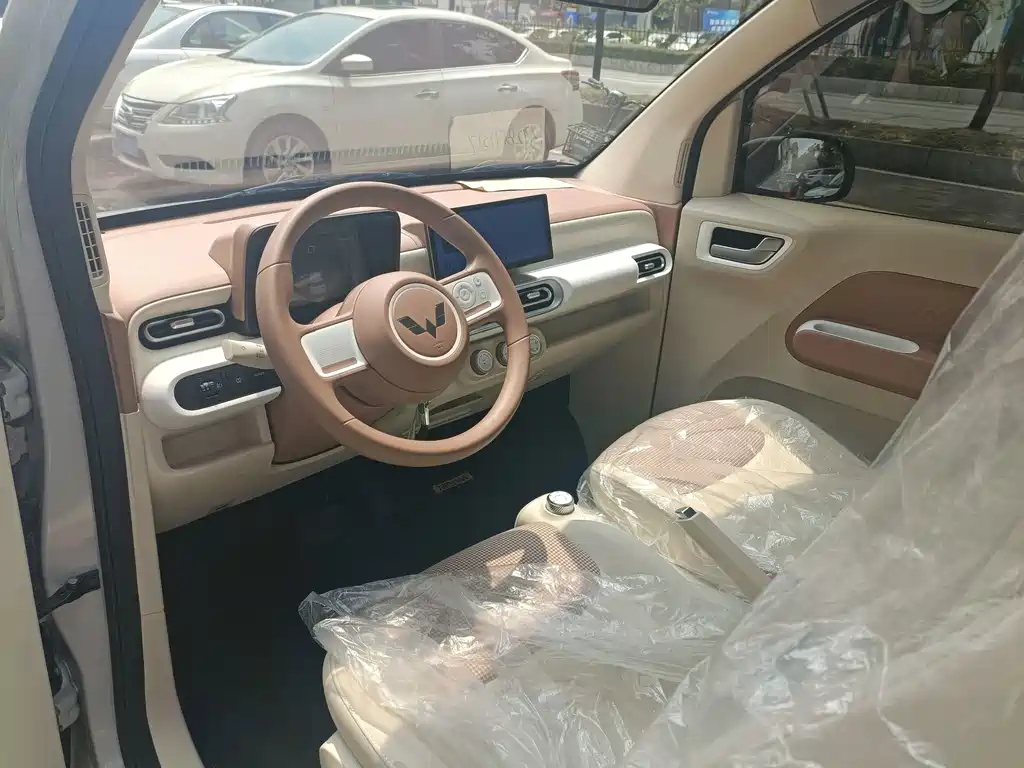 Wuling MINIEV — миниатюра 4