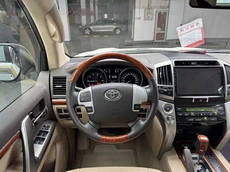 Toyota Land Cruiser — миниатюра 8