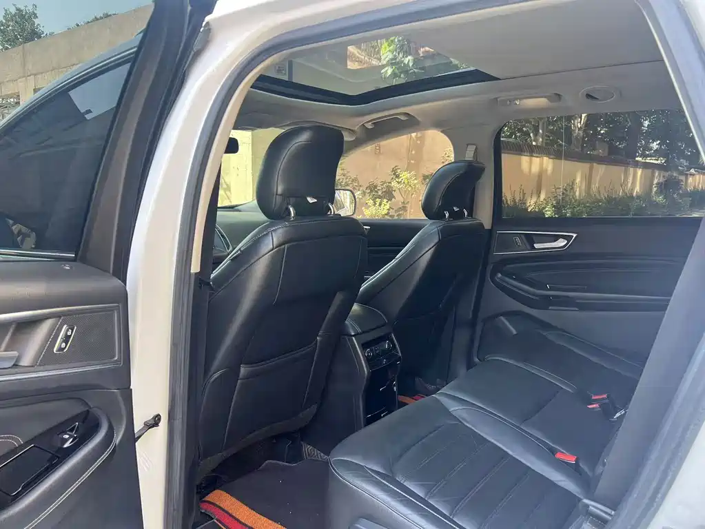 Ford Edge — миниатюра 8