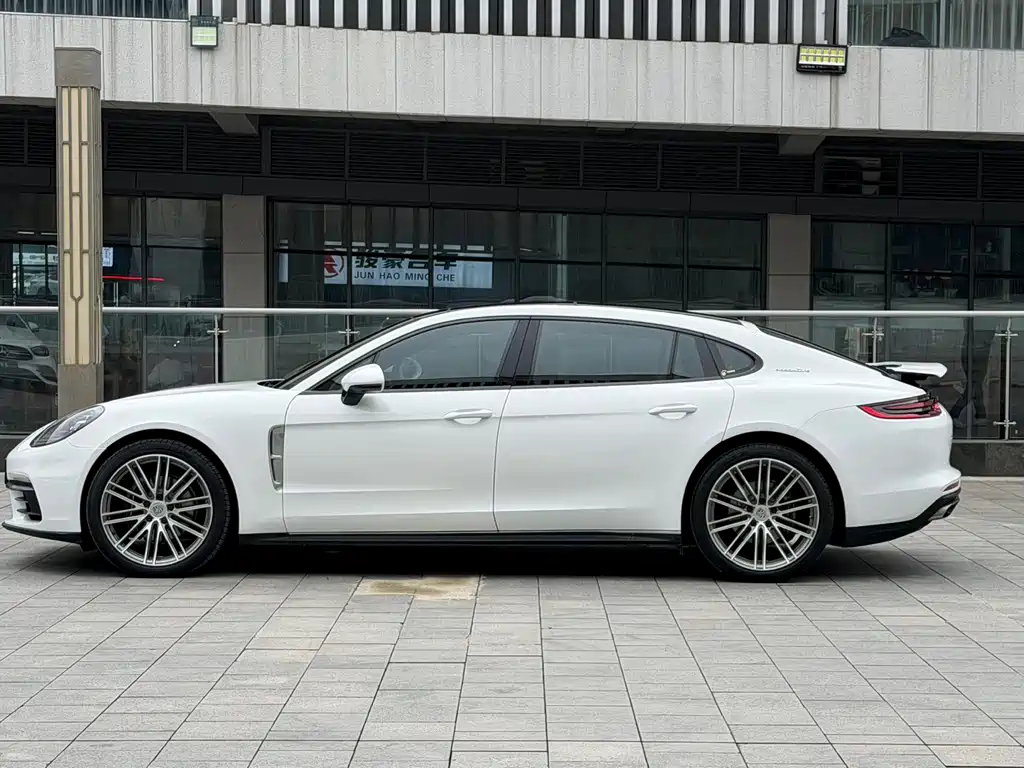 Porsche Panamera — миниатюра 2