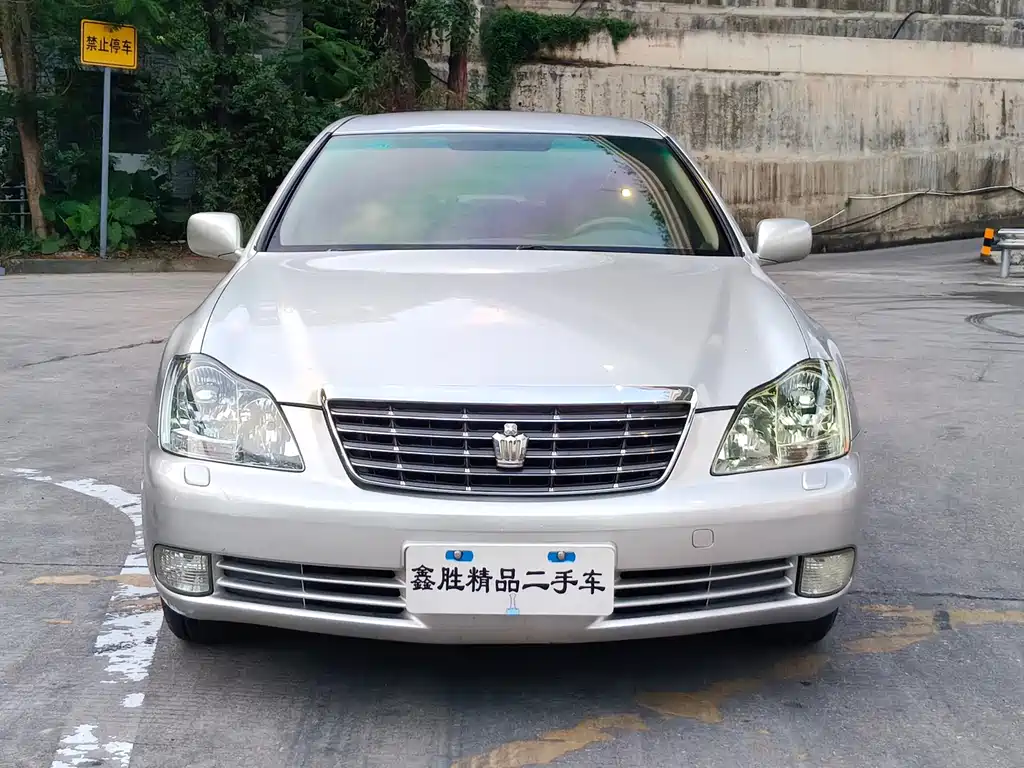 Toyota Crown — миниатюра 2