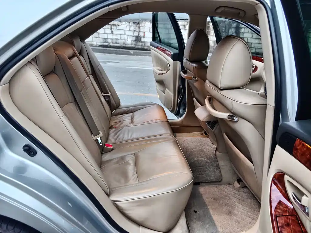 Toyota Crown — миниатюра 13