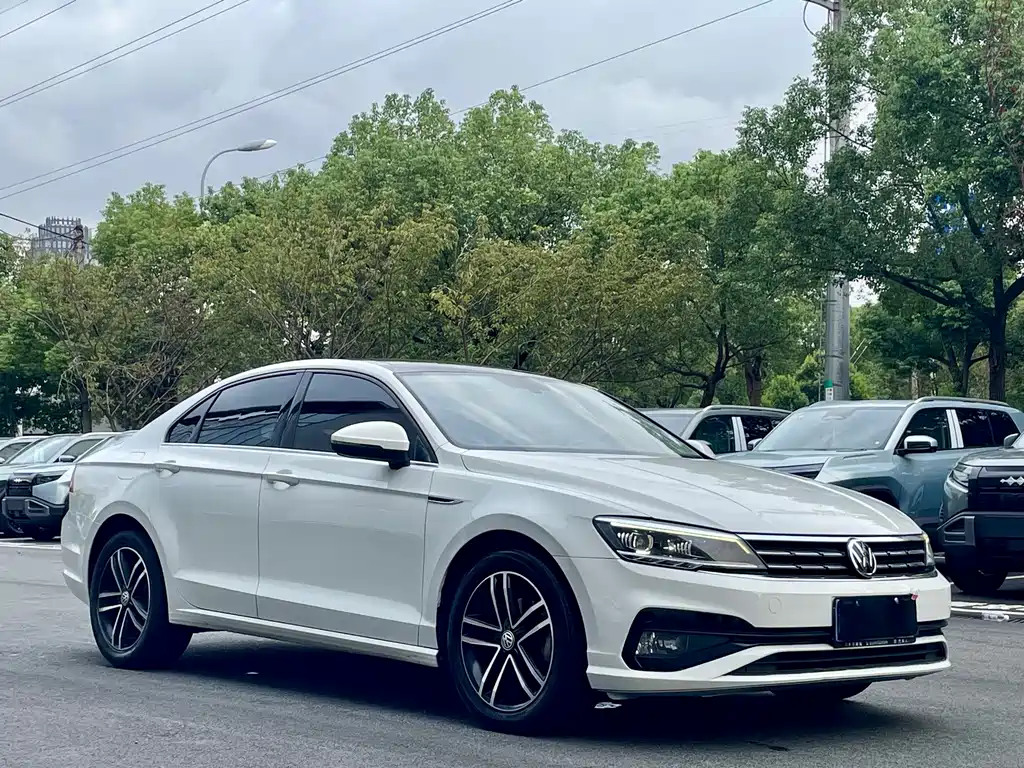 VOLKSWAGEN LINGDU