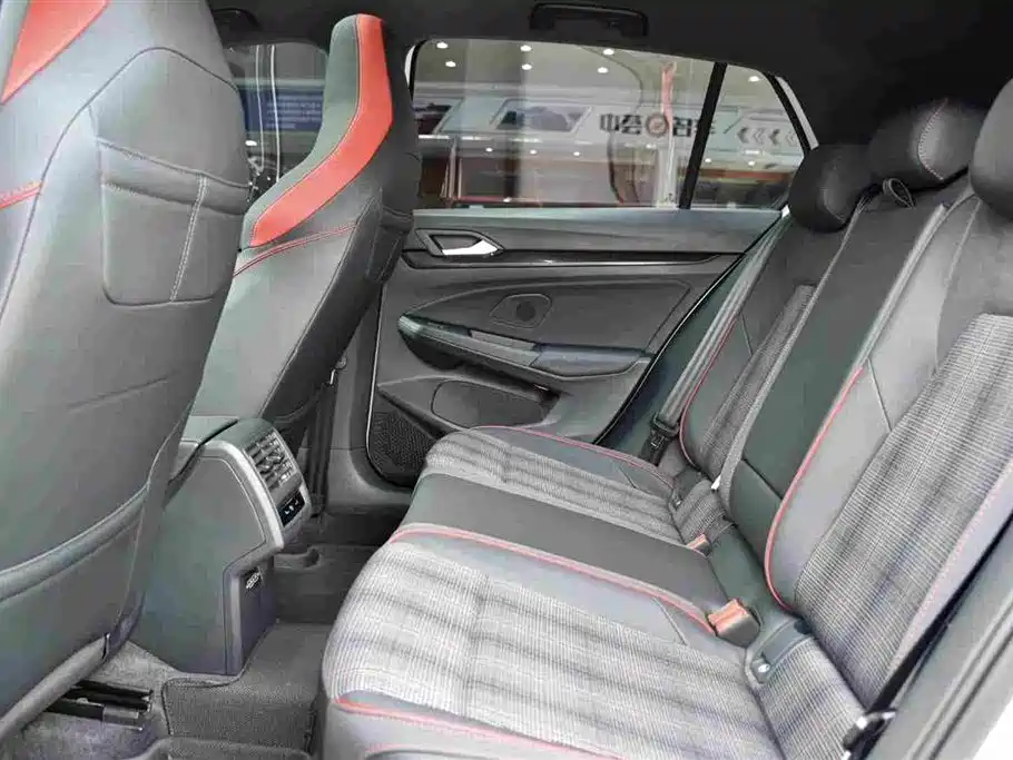 Volkswagen Golf GTI — миниатюра 12