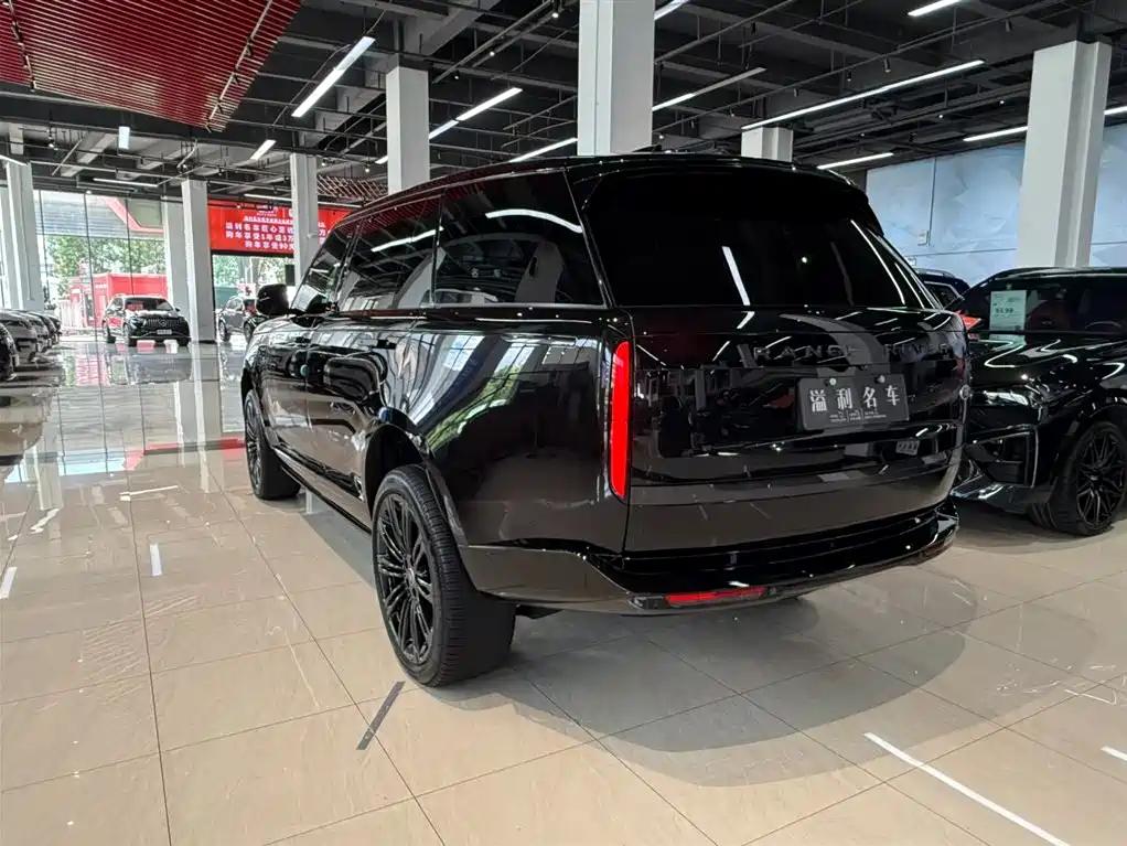 Land Rover Range Rover 2025 3.0 L6 400PS Long Wheelbase