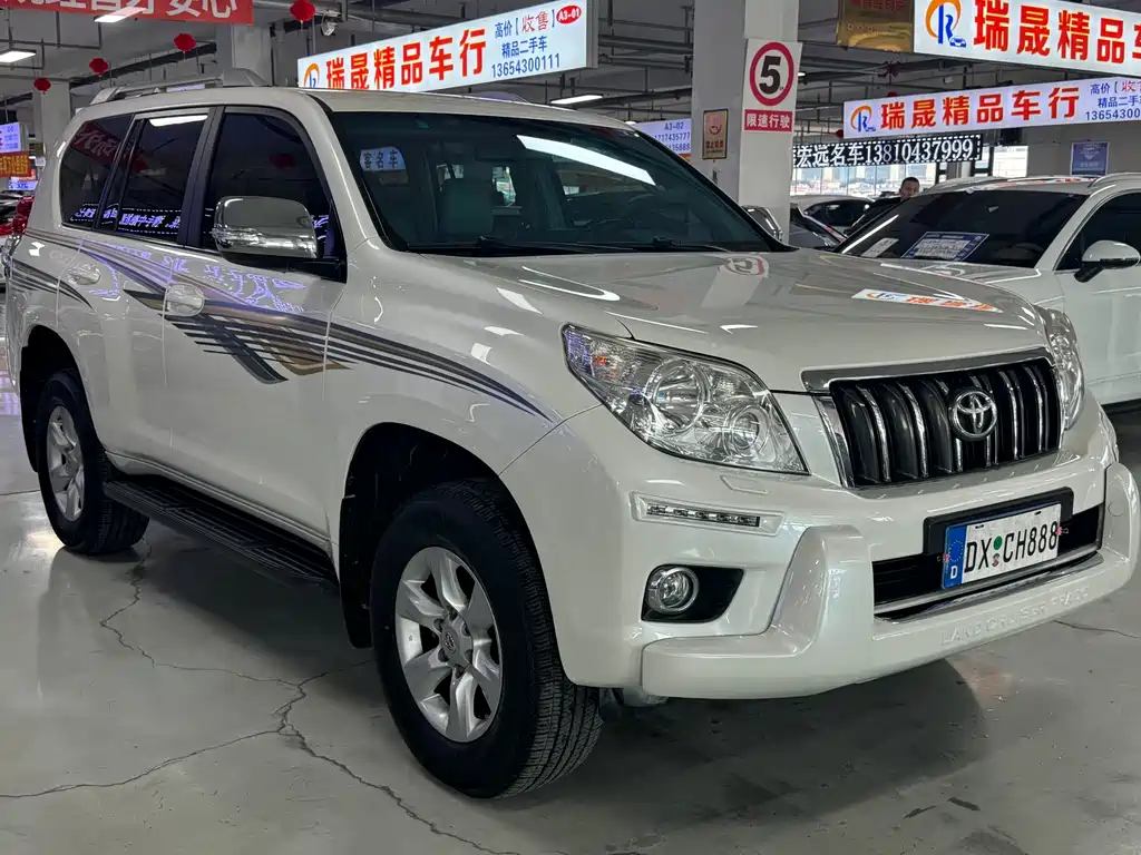 Toyota Land Cruiser Prado 2010 2.7L AT Luxury