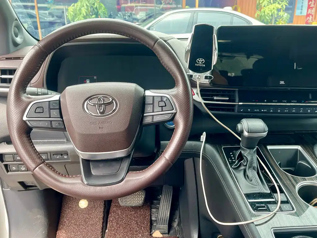 Toyota Sienna — миниатюра 7