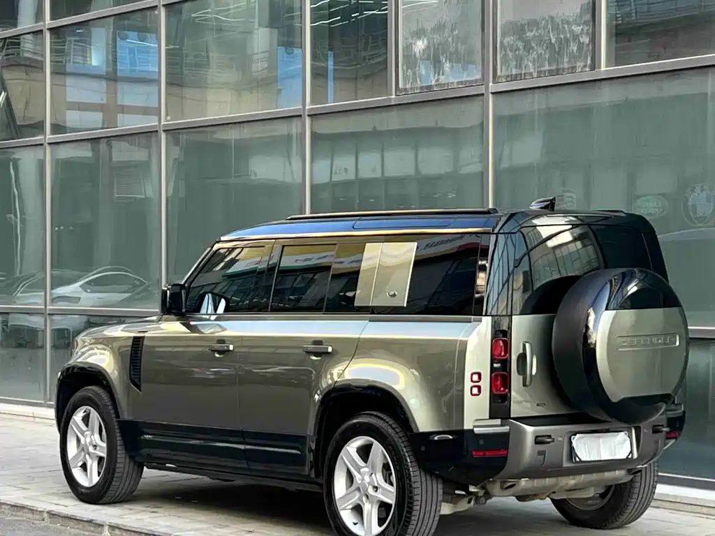 LAND ROVER DEFENDER