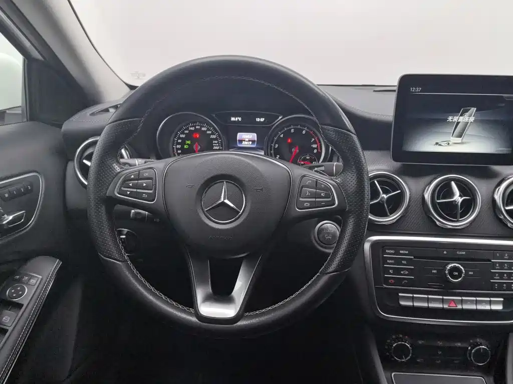 Mercedes-Benz GLA — миниатюра 11