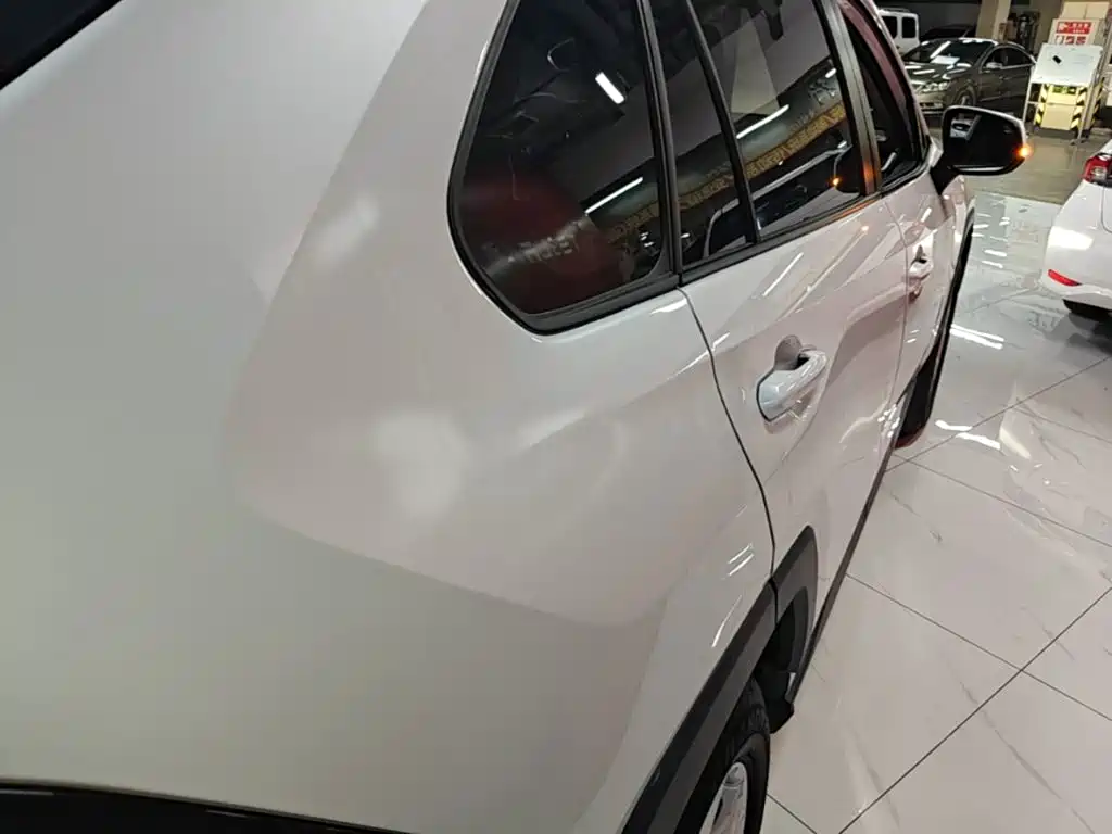Toyota RAV4 — миниатюра 7