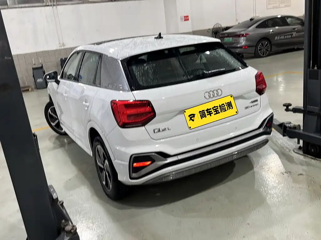 Audi Q2L e-tron — миниатюра 4
