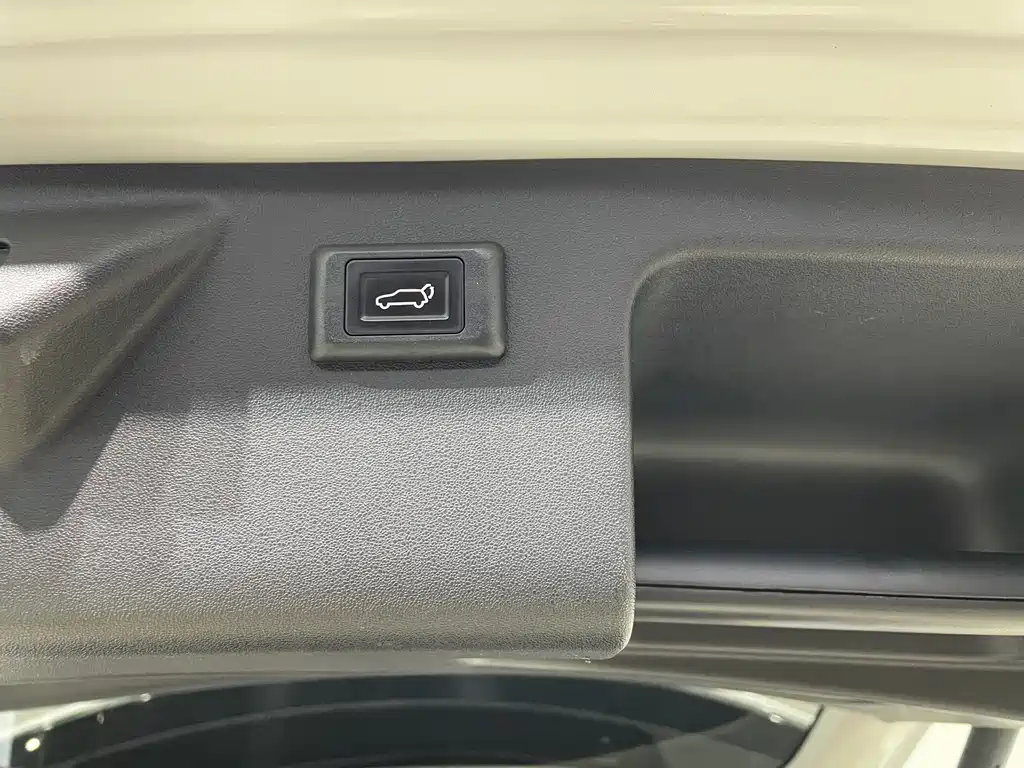 Land Rover Discovery Sport — миниатюра 19