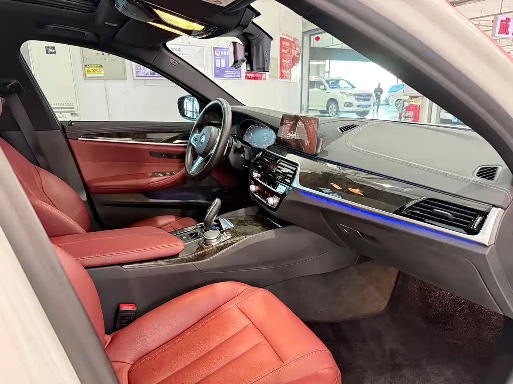 BMW 5 Series — миниатюра 10