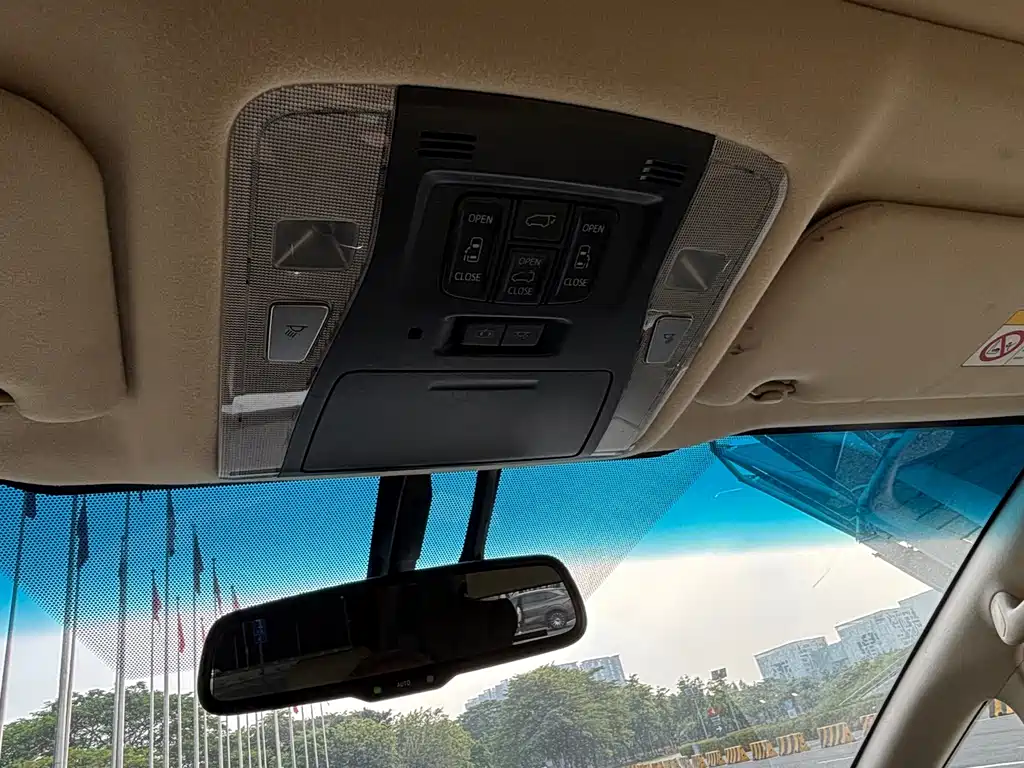 Toyota Alphard — миниатюра 13