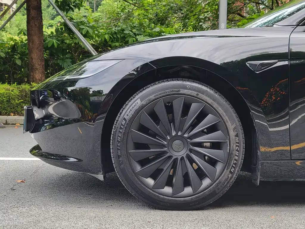 Tesla Model 3 — миниатюра 21