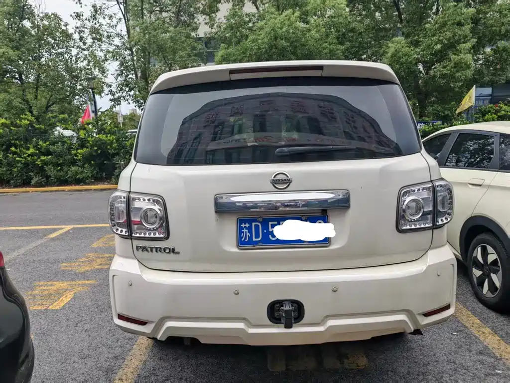 Nissan Patrol — миниатюра 8