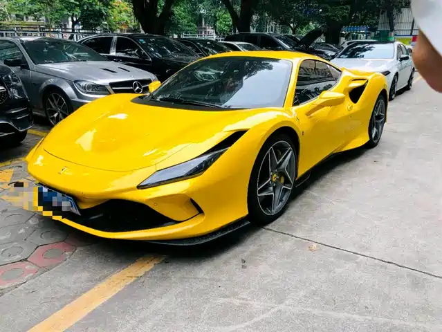 FERRARI F8