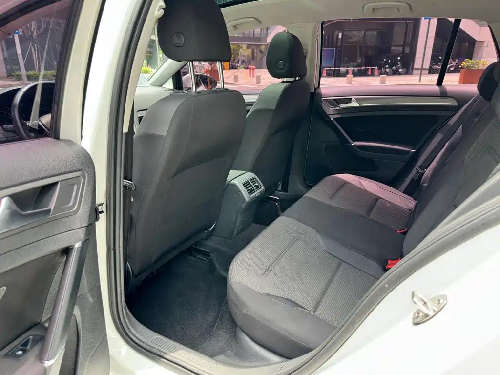 Volkswagen Golf 2016 1.6L AT Comfort