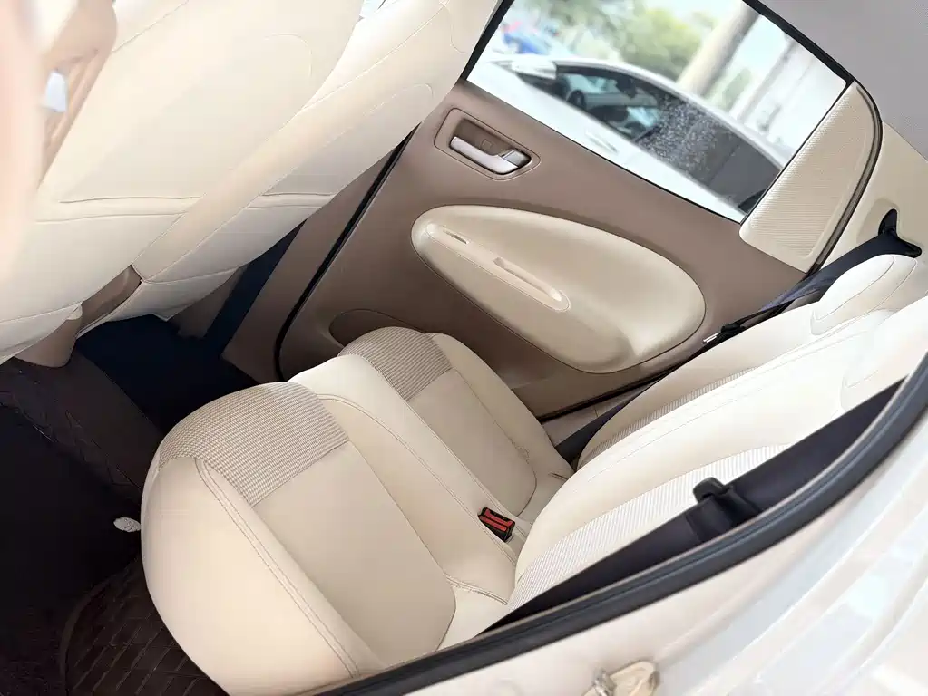Wuling MINIEV — миниатюра 13