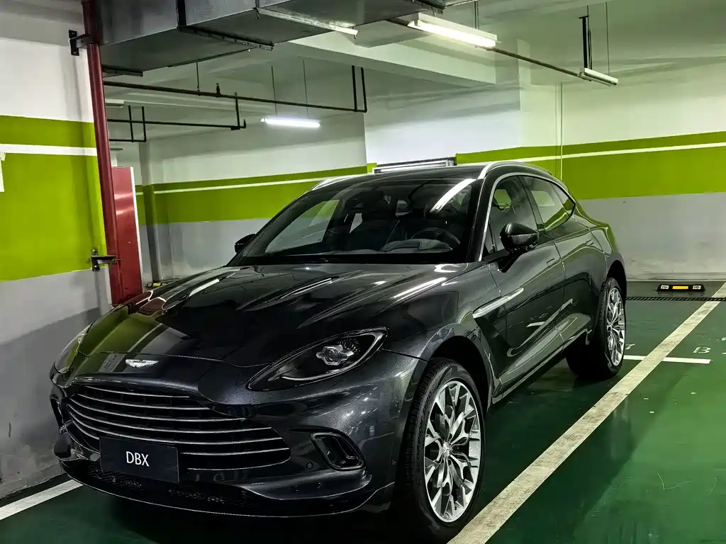 Aston Martin DBX