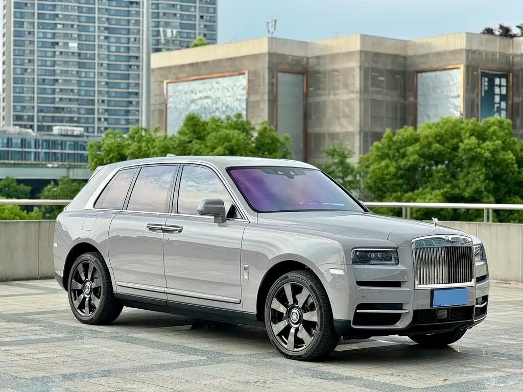 Rolls-Royce Cullinan 2024 мест