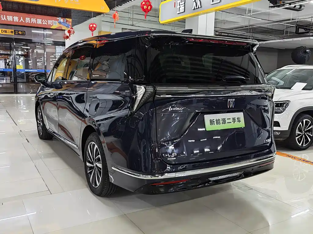 Buick GL8 Hybrid — миниатюра 6