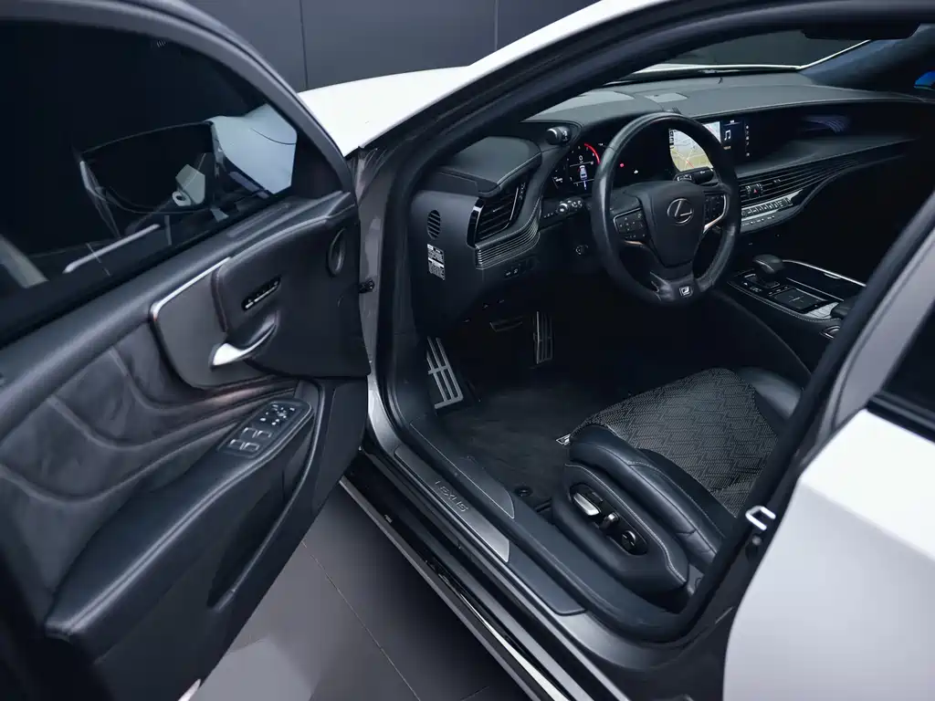 Lexus LS 2018 500h F SPORT V