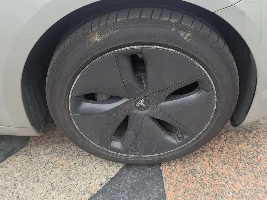 Tesla Model 3 — миниатюра 8
