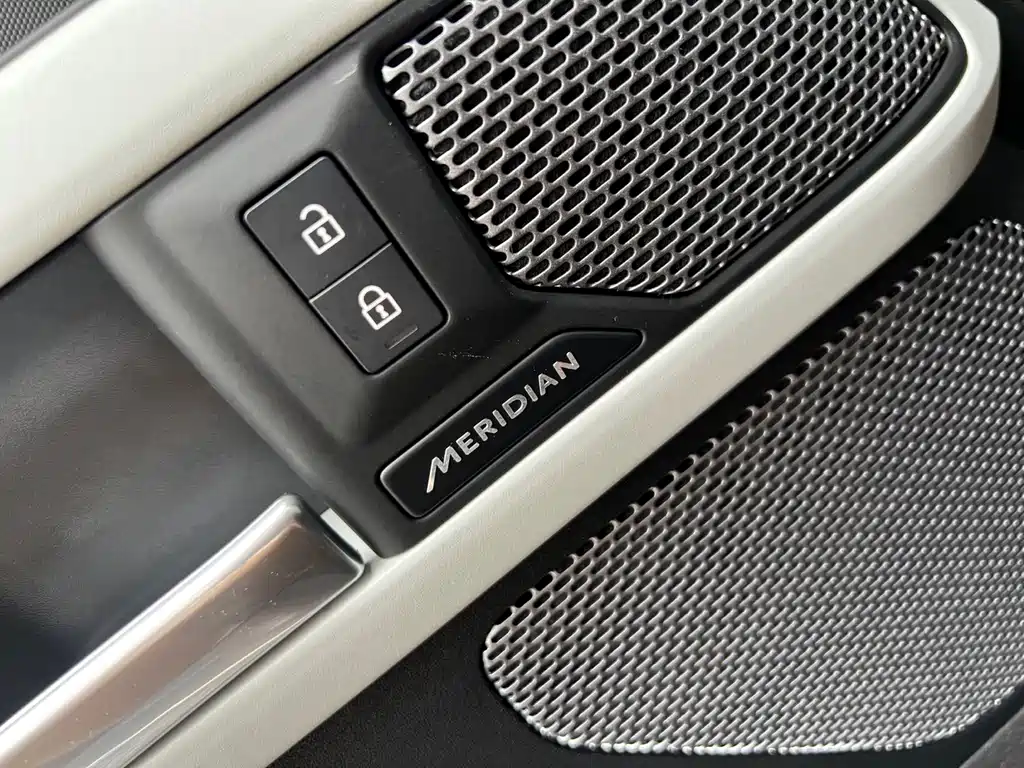 Land Rover Defender — миниатюра 9