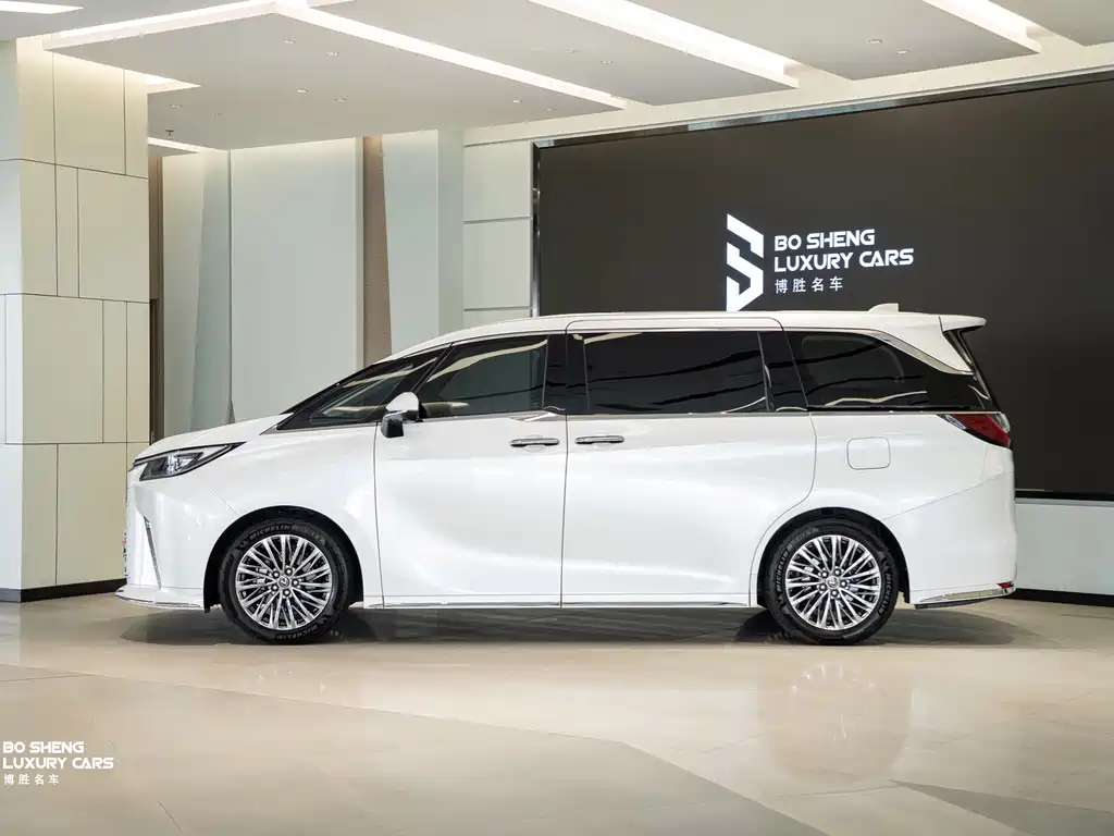Lexus LM 2025 350h мест