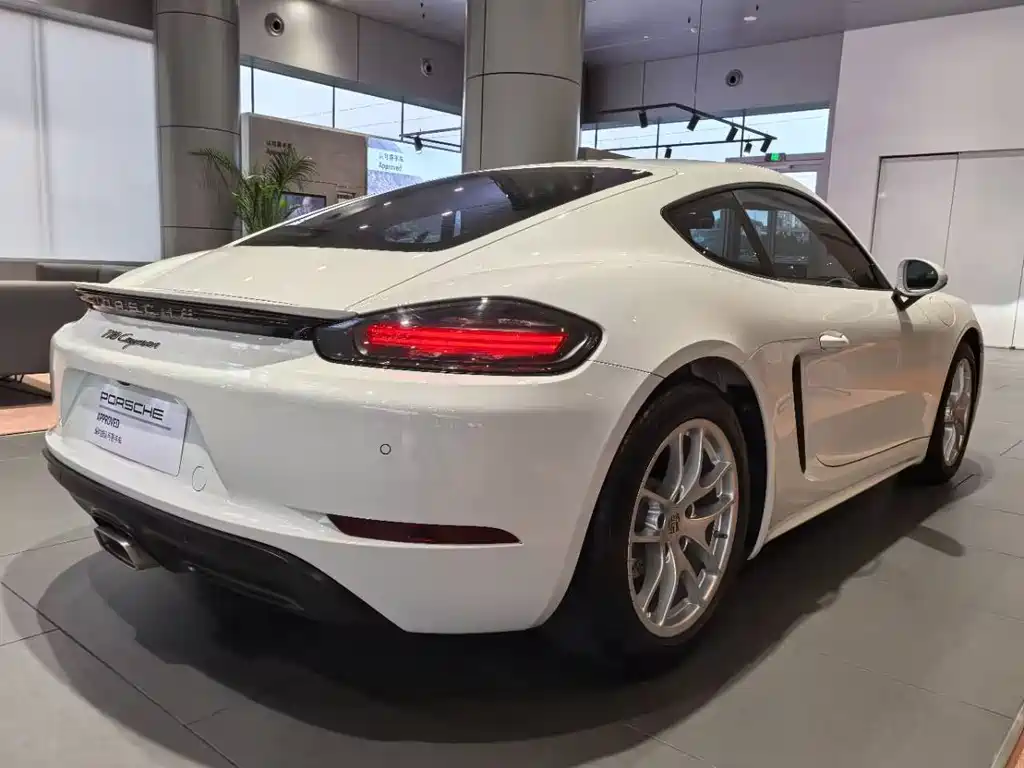 PORSCHE 718
