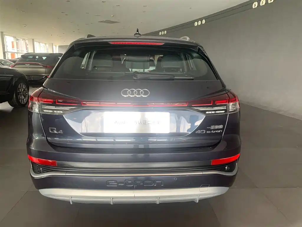 AUDI Q4 E TRON
