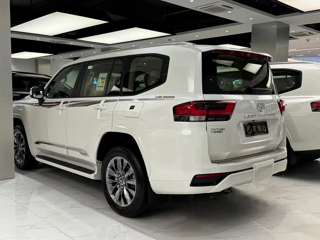 Toyota Land Cruiser LC300 2024 3.3T