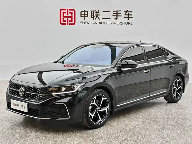 VOLKSWAGEN PASSAT 2024