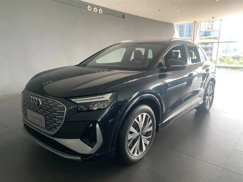 AUDI Q4 E TRON