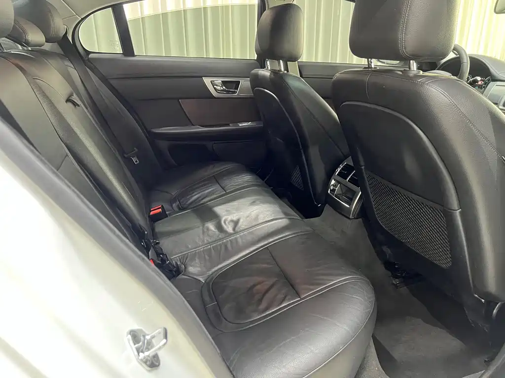 Jaguar XF — миниатюра 10