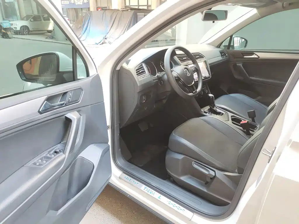 Volkswagen Tiguan L L 2017 330TSI AT