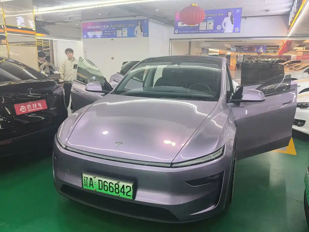 Tesla Model Y 2025