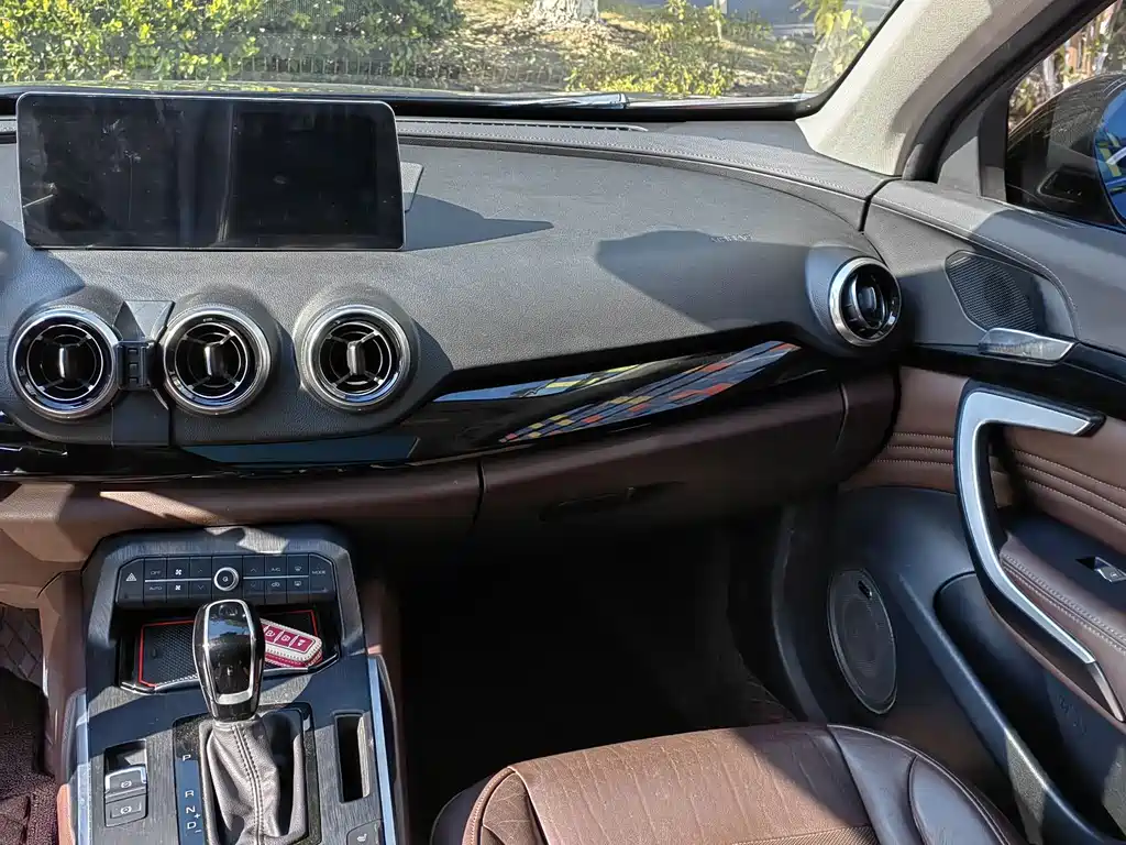 WEI PAI WEI BRAND VV7